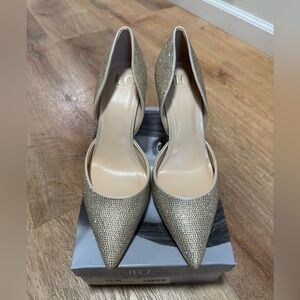 Pointed toe pumps
